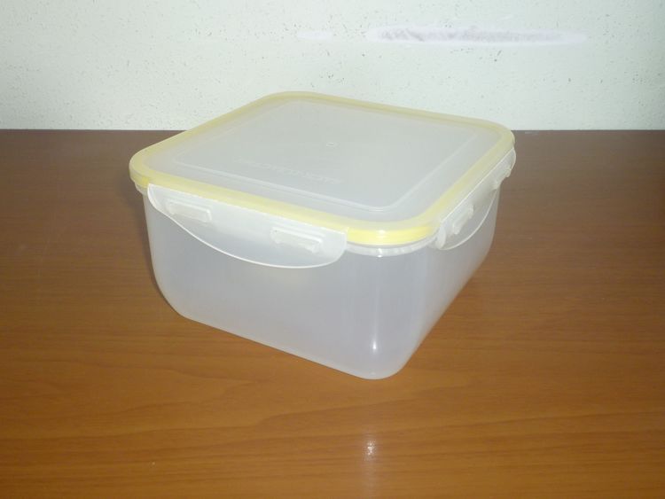 контейнер (пластик) пищевой квадратный 1,5 л.